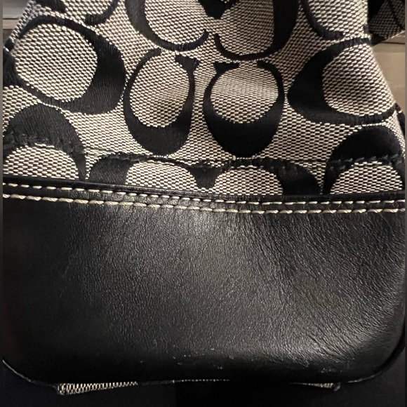 Coach Hampton signature flap satchel. Smoke free and pet free home. - Picture 12 of 16